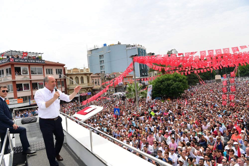 Muharrem İnce İzmir'in Ödemiş ilçesinde halkı selamladı