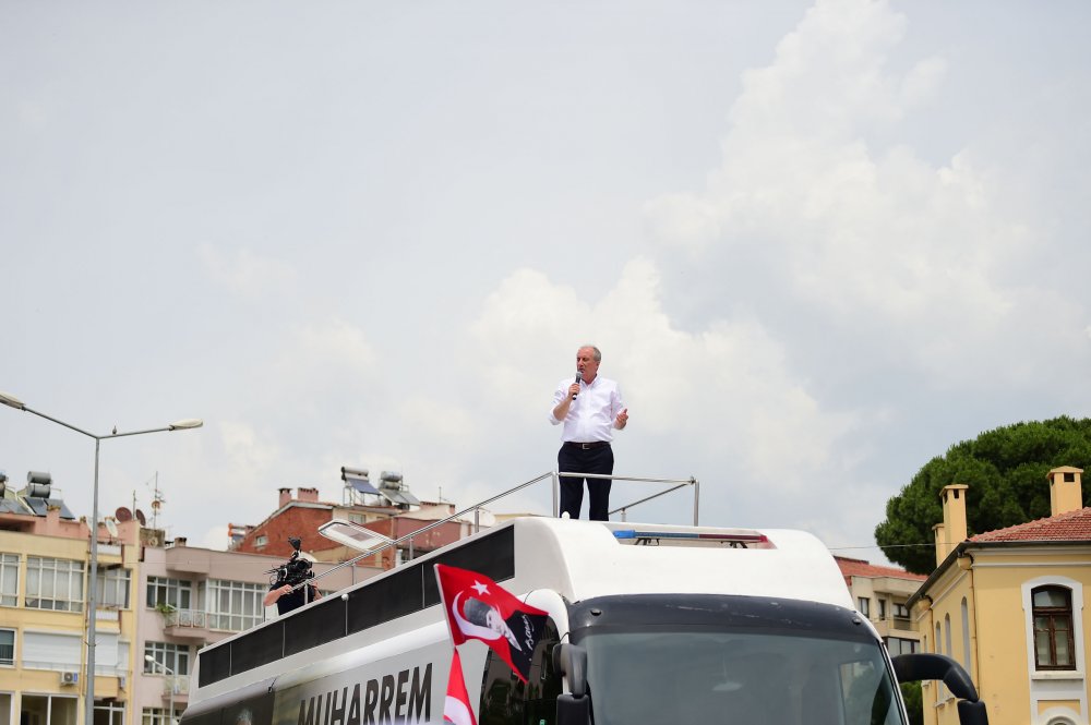 Muharrem İnce İzmir'in Ödemiş ilçesinde halkı selamladı