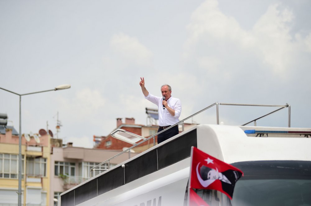 Muharrem İnce İzmir'in Ödemiş ilçesinde halkı selamladı