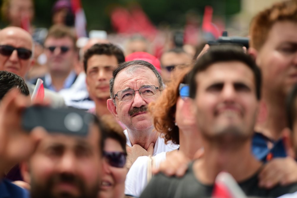 Muharrem İnce İzmir'in Ödemiş ilçesinde halkı selamladı