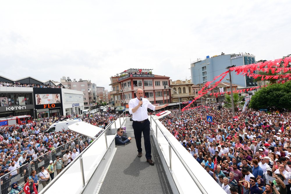 Muharrem İnce İzmir'in Ödemiş ilçesinde halkı selamladı