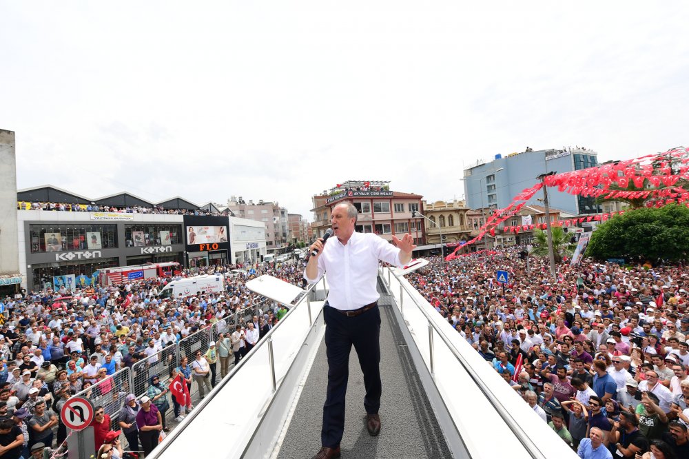 Muharrem İnce İzmir'in Ödemiş ilçesinde halkı selamladı