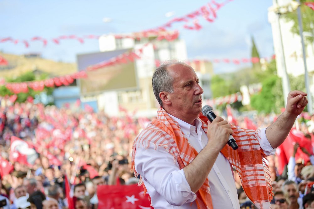 Muharrem İnce, İzmir’de Bergamalıları selamladı