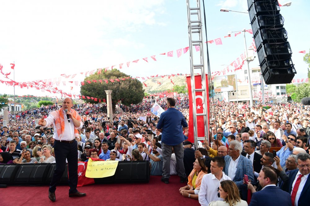 Muharrem İnce, İzmir’de Bergamalıları selamladı