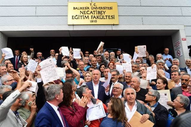 Muharrem İnce, mezunu olduğu Balıkesir Üniversitesi Necatibey Eğitim Fakültesi'ni ziyaret etti