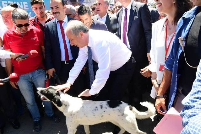 Muharrem İnce, İstanbul’da Eyüp Sultan Türbesini ziyaret etti