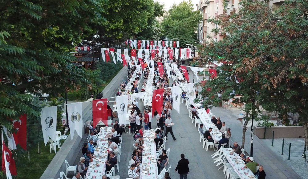 Kılıçdaroğlu, Yenimahalle sakinleriyle iftarda buluştu