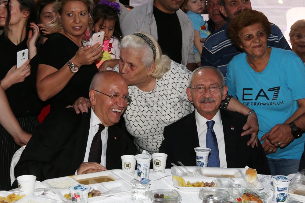 Kılıçdaroğlu, Yenimahalle sakinleriyle iftarda buluştu