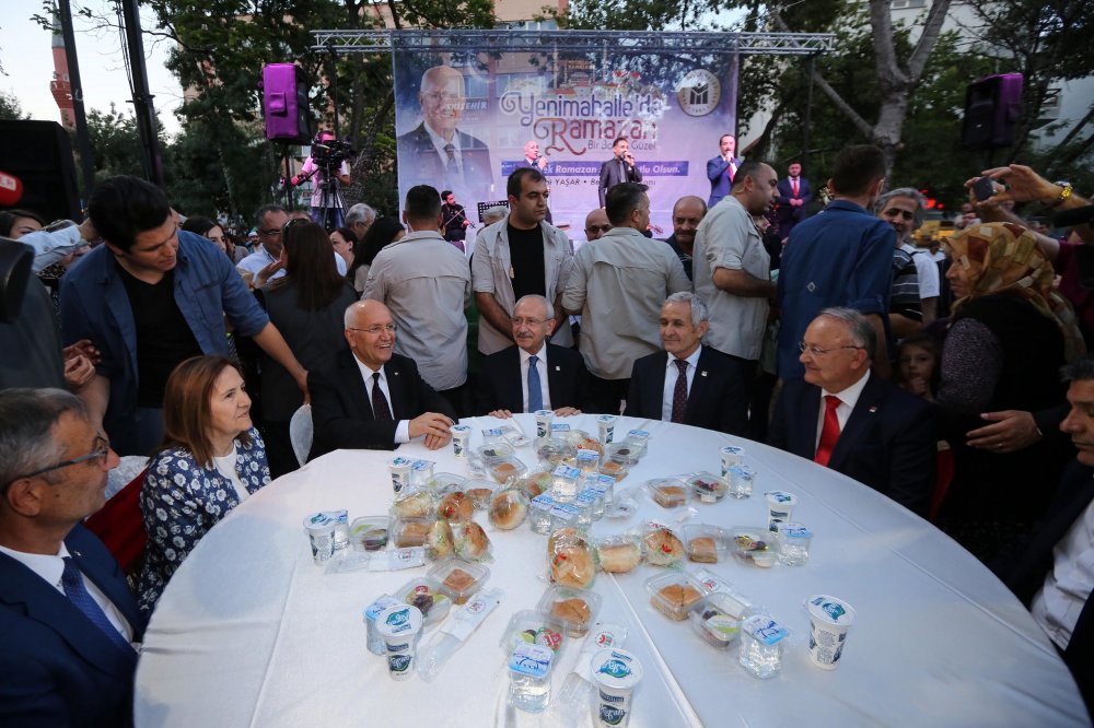 Kılıçdaroğlu, Yenimahalle sakinleriyle iftarda buluştu