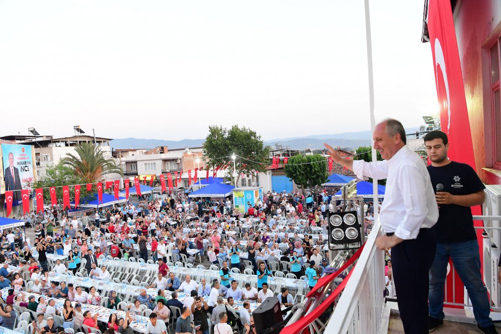 Muharrem İnce, Aydın'ın Çeştepe'de toplu iftar yemeğine katıldı