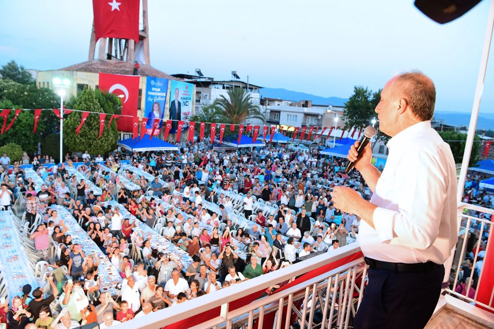 Muharrem İnce, Aydın'ın Çeştepe'de toplu iftar yemeğine katıldı