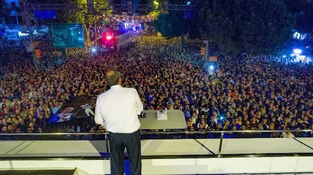 Muharrem İnce, Kadıköy'de binlerce yurttaşın katılımıyla gece mitingi düzenledi