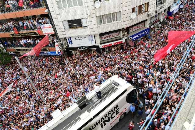 Muharrem İnce, İstanbul Küçükçekmece'de halka seslendi