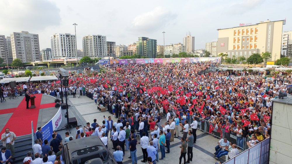 Kılıçdaroğlu Seyhan'da 1000 aileye sosyal yardım kartı dağıttı