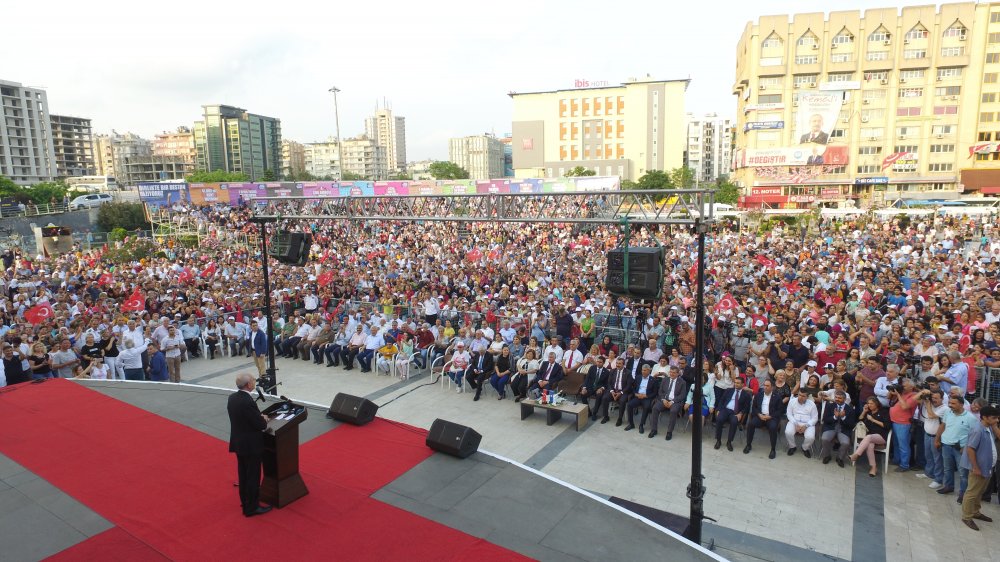 Kılıçdaroğlu Seyhan'da 1000 aileye sosyal yardım kartı dağıttı