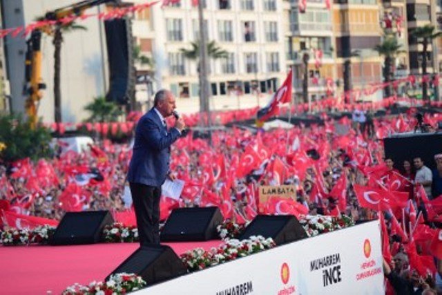 Muharrem İnce İzmir'de tarihi kalabalığa seslendi