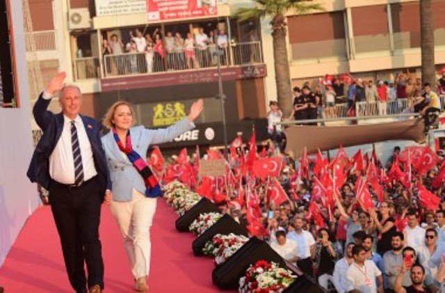 Muharrem İnce İzmir'de tarihi kalabalığa seslendi