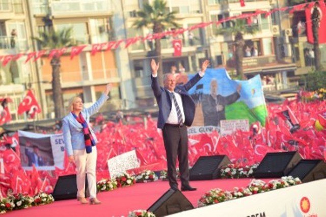 Muharrem İnce İzmir'de tarihi kalabalığa seslendi