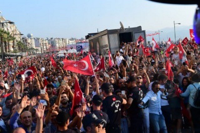 Muharrem İnce İzmir'de tarihi kalabalığa seslendi