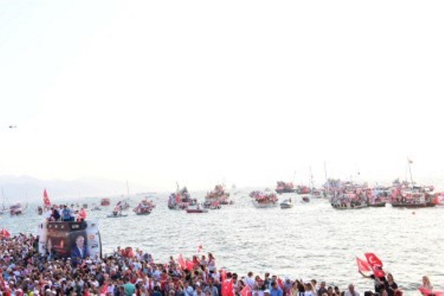Muharrem İnce İzmir'de tarihi kalabalığa seslendi