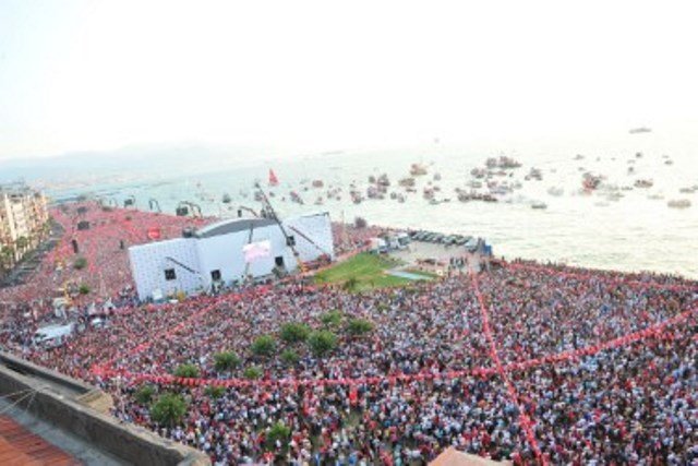 Muharrem İnce İzmir'de tarihi kalabalığa seslendi