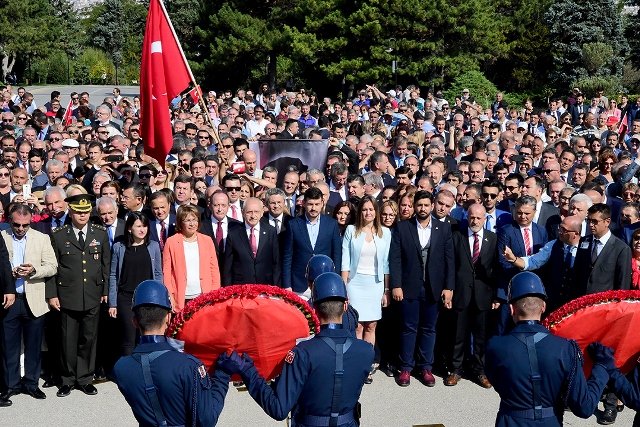 CHP heyetinden Anıtkabir'e '95. yıl' ziyareti