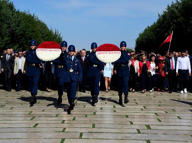 CHP heyetinden Anıtkabir'e '95. yıl' ziyareti