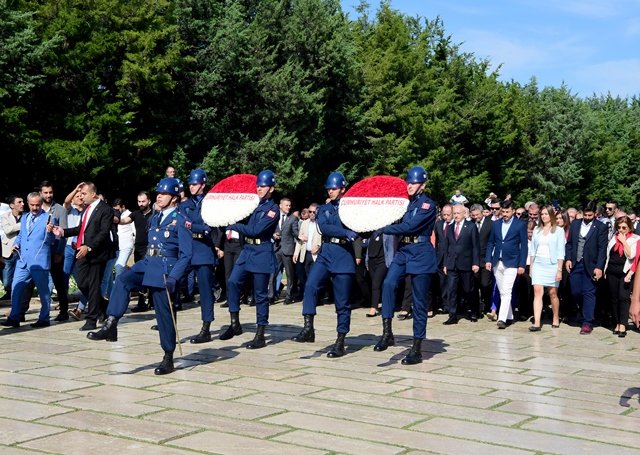 CHP heyetinden Anıtkabir'e '95. yıl' ziyareti