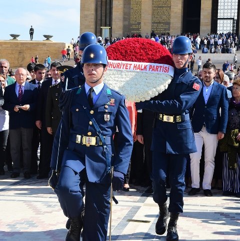 CHP heyetinden Anıtkabir'e '95. yıl' ziyareti