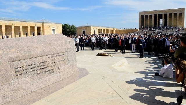 CHP heyetinden Anıtkabir'e '95. yıl' ziyareti