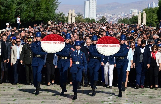 CHP heyetinden Anıtkabir'e '95. yıl' ziyareti