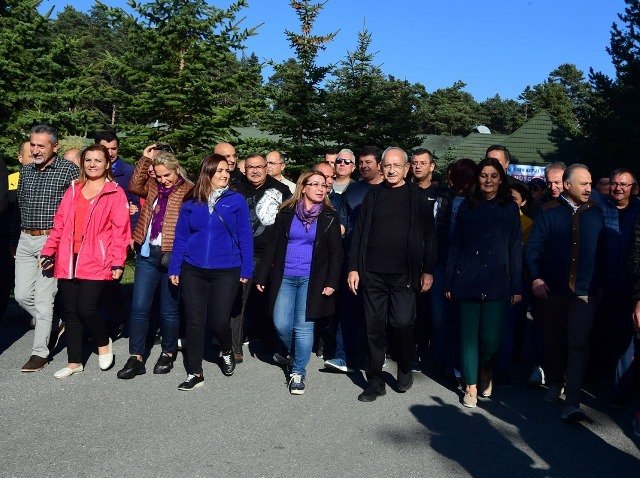 Kılıçdaoğlu, Abant Tabiat Parkı'nda yürüyüş yaptı