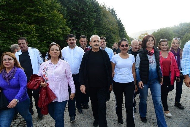 Kılıçdaoğlu, Abant Tabiat Parkı'nda yürüyüş yaptı