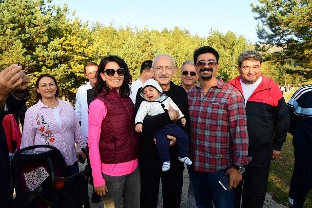 Kılıçdaoğlu, Abant Tabiat Parkı'nda yürüyüş yaptı