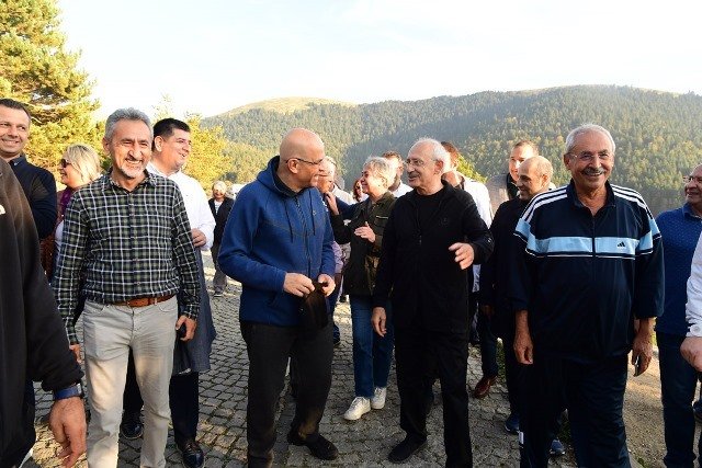 Kılıçdaoğlu, Abant Tabiat Parkı'nda yürüyüş yaptı