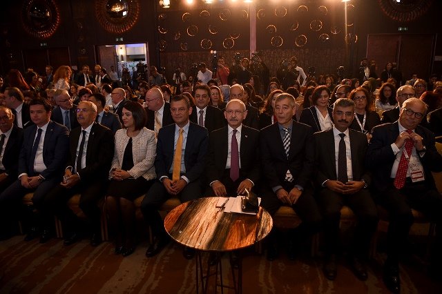 KIılıçdaroğlu, 14. Eczacılık Kongresi'nde konuştu