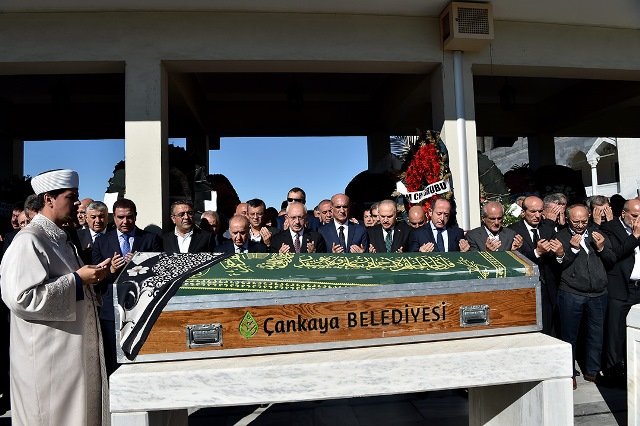 Kılıçdaroğlu, CHP Milletvekili Tekin Bingöl'ün annesinin cenaze törenine katıldı