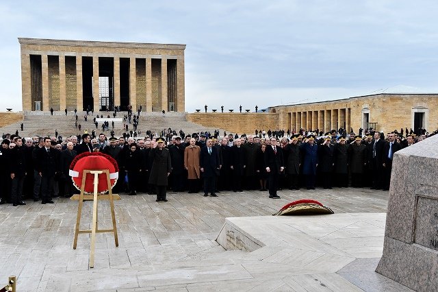 Kılıçdaroğlu, Anıtkabir'de İsmet İnönü'yü anma törenine katıldı