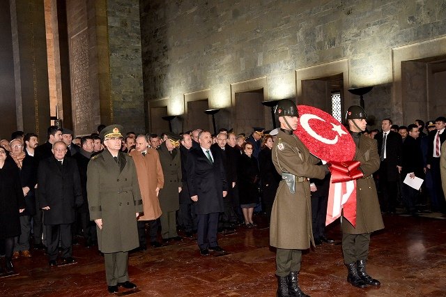 Kılıçdaroğlu, Anıtkabir'de İsmet İnönü'yü anma törenine katıldı