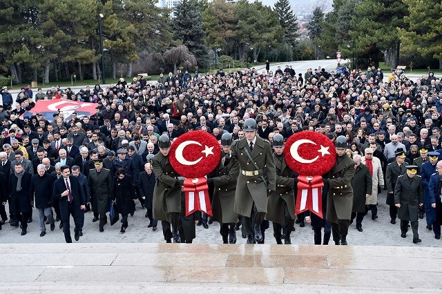 Kılıçdaroğlu, Anıtkabir'de İsmet İnönü'yü anma törenine katıldı