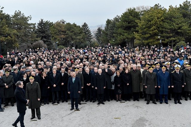 Kılıçdaroğlu, Anıtkabir'de İsmet İnönü'yü anma törenine katıldı