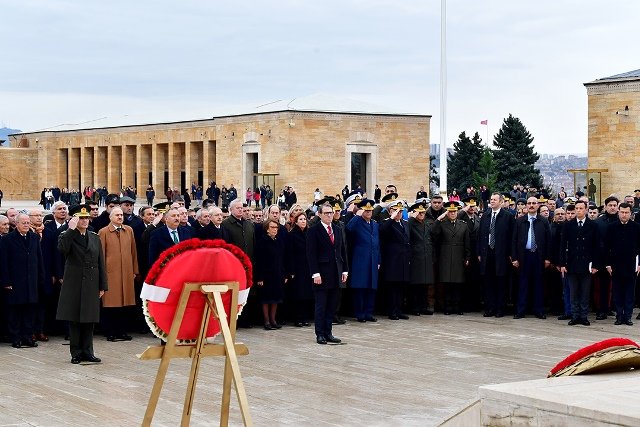 Kılıçdaroğlu, Anıtkabir'de İsmet İnönü'yü anma törenine katıldı