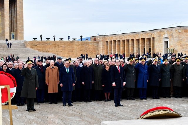 Kılıçdaroğlu, Anıtkabir'de İsmet İnönü'yü anma törenine katıldı