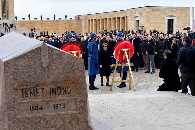 Kılıçdaroğlu, Anıtkabir'de İsmet İnönü'yü anma törenine katıldı