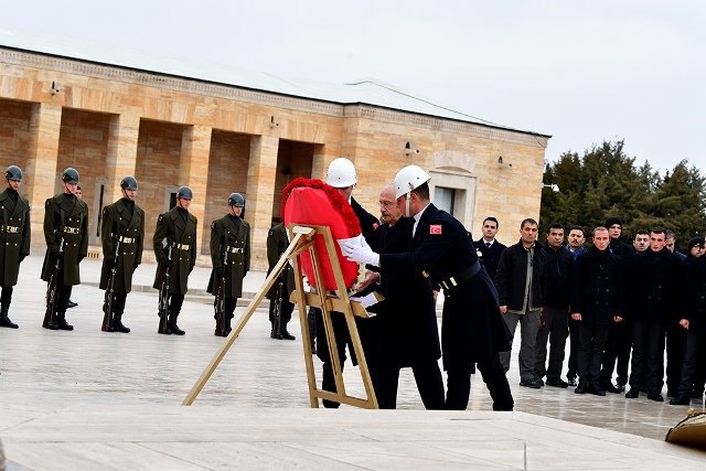 Kılıçdaroğlu, Anıtkabir'de İsmet İnönü'yü anma törenine katıldı