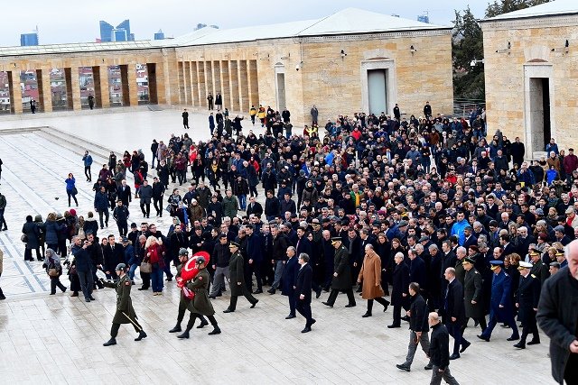 Kılıçdaroğlu, Anıtkabir'de İsmet İnönü'yü anma törenine katıldı