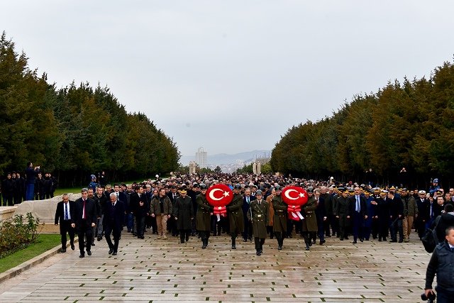 Kılıçdaroğlu, Anıtkabir'de İsmet İnönü'yü anma törenine katıldı