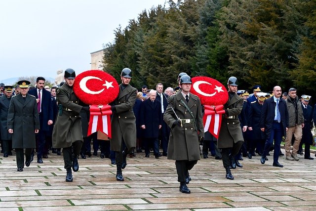 Kılıçdaroğlu, Anıtkabir'de İsmet İnönü'yü anma törenine katıldı