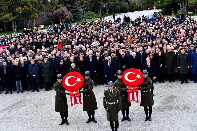 Kılıçdaroğlu, Anıtkabir'de İsmet İnönü'yü anma törenine katıldı