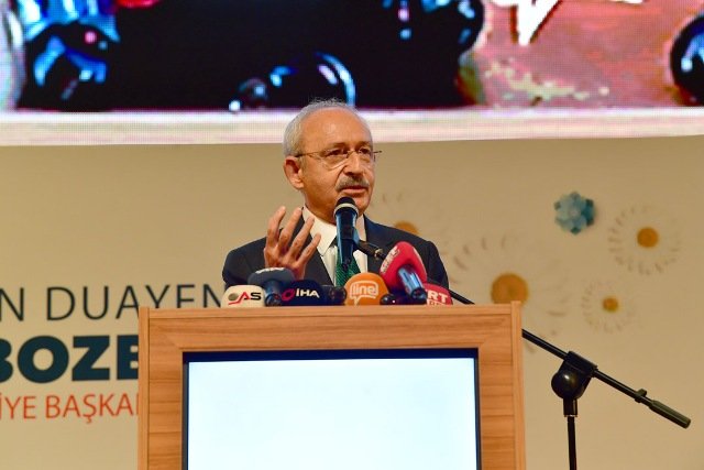 Kılıçdaroğlu, CHP Bursa Büyükşehir Belediye Başkan Adayı Mustafa Bozbey’in tanıtım toplantısına katıldı